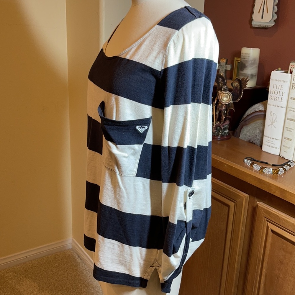 Roxy Black and White striped top XL - Picture 2 of 6